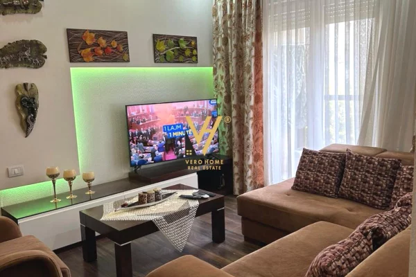 JEPET APARTAMENT 3+1+BLK ME QERA TE KOM.KONTAKT, ISH PARKU 95.000 LEKE