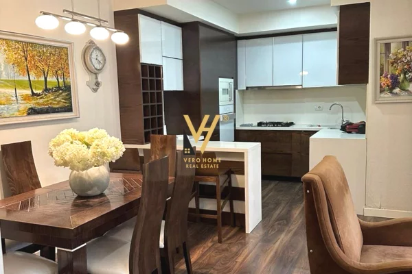 Shtepi me qera Apartament ne Tirane, 3+1, Mobilimi E mobiluar, Pagesa 95,000  Leke.