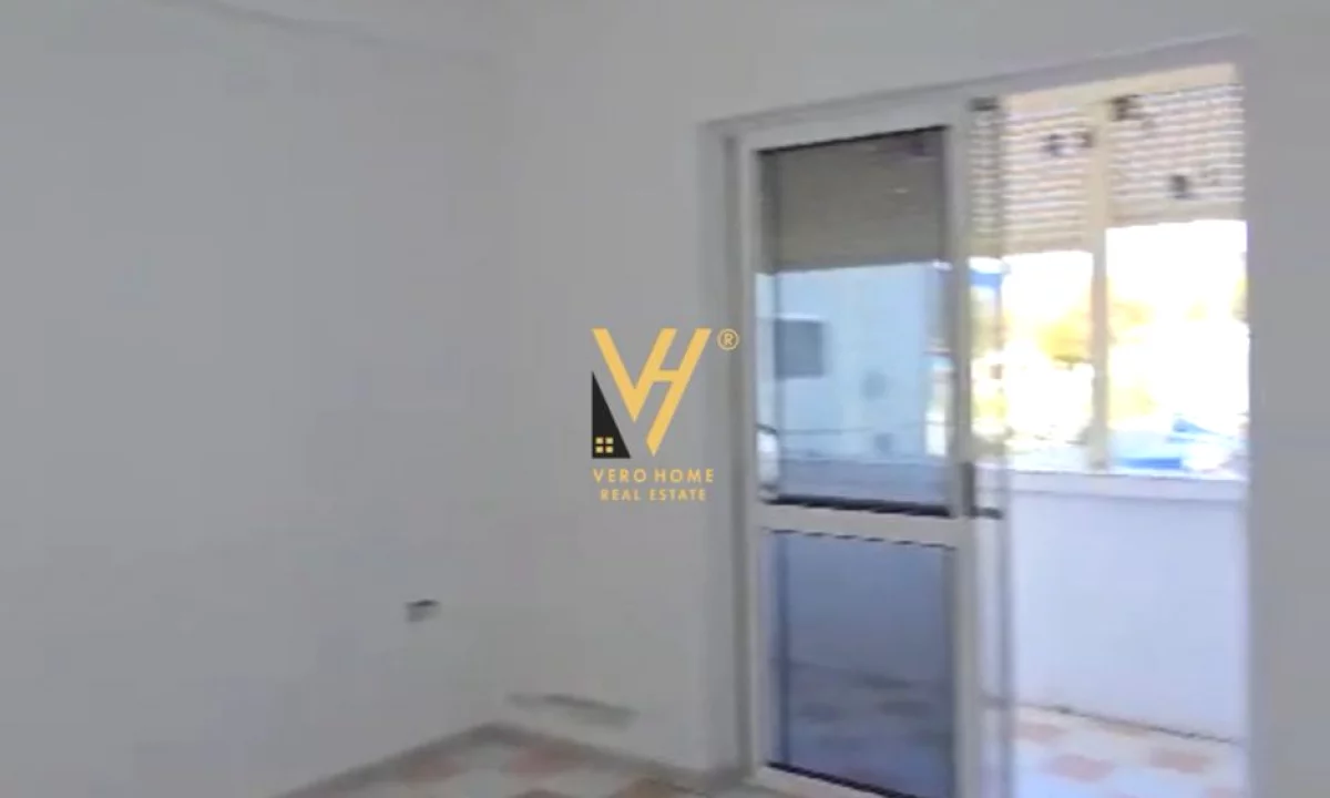 Shtepi ne shitje Apartament ne Durres, 2+1, Mobilimi Bosh, pa mobiluar, Pagesa 120,000  Euro.