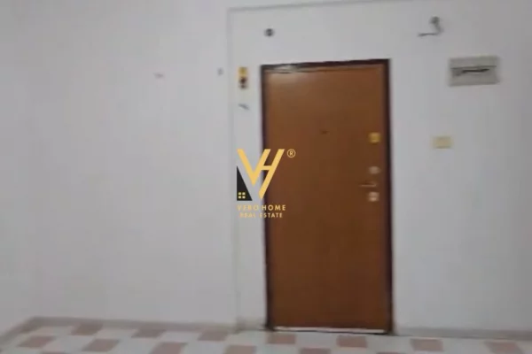 Shtepi ne shitje Apartament ne Durres, 2+1, Mobilimi Bosh, pa mobiluar, Pagesa 120,000  Euro.