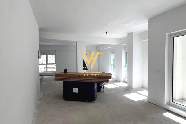 JEPET AMBIENT BIZNESI 216 M2 ME QERA TE RESIDENCA KAIMI 3.000 EURO