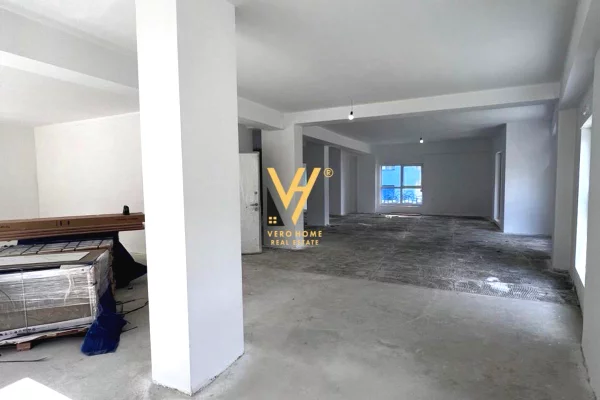 JEPET AMBIENT BIZNESI 216 M2 ME QERA TE RESIDENCA KAIMI 3.000 EURO