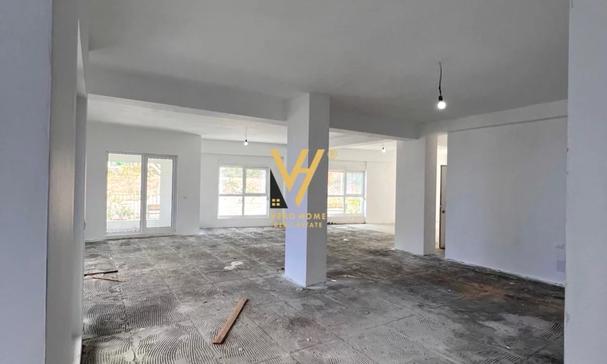 JEPET AMBIENT BIZNESI 216 M2 ME QERA TE RESIDENCA KAIMI 3.000 EURO