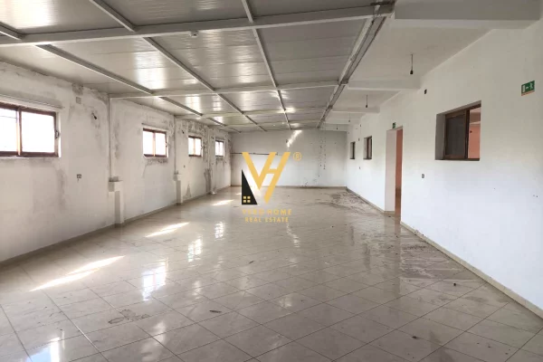 JEPET AMBIENT BIZNESI 1.400 M2 ME QERA NE KAMEZ 3.500 EURO