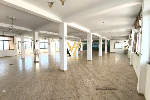 JEPET AMBIENT BIZNESI 1.400 M2 ME QERA NE KAMEZ 3.500 EURO