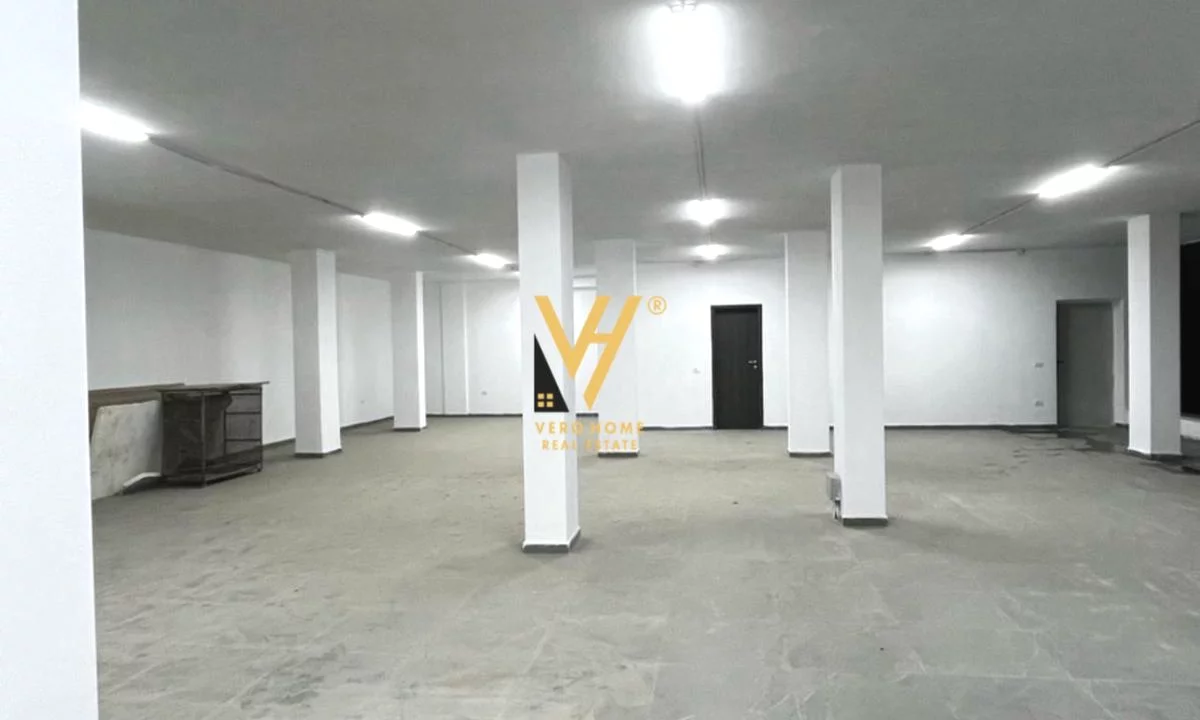 JEPET AMBIENT BIZNESI 240 M2 ME QERA NE PASKUQAN 800 EURO