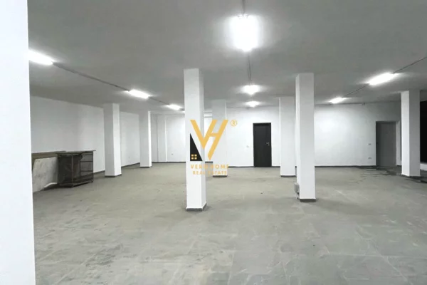 JEPET AMBIENT BIZNESI 240 M2 ME QERA NE PASKUQAN 800 EURO