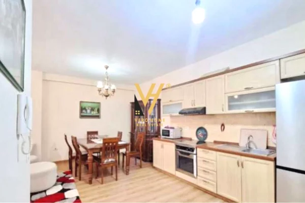 Shtepi me qera Apartament ne Tirane, 2+1, Mobilimi E mobiluar, Pagesa 700  Euro.