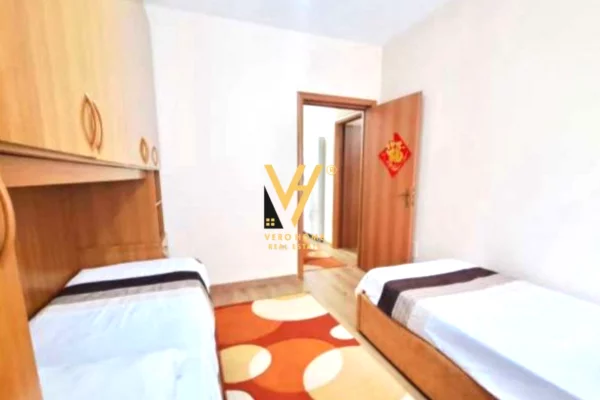 Shtepi me qera Apartament ne Tirane, 2+1, Mobilimi E mobiluar, Pagesa 700  Euro.