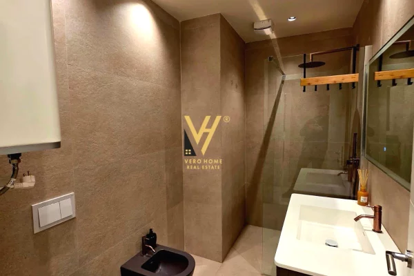 Shtepi me qera Apartament ne Tirane, 3+1, Mobilimi E mobiluar, Pagesa 1,800  Euro.