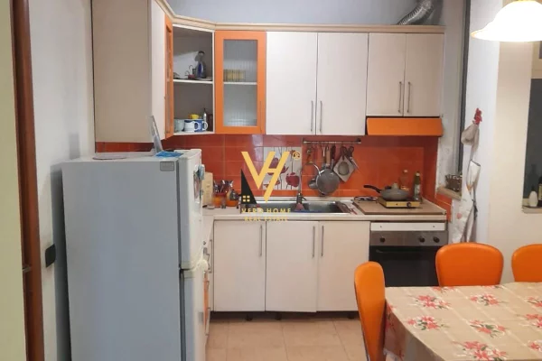 Shtepi me qera Apartament ne Tirane, 2+1, Mobilimi E mobiluar, Pagesa 800  Euro.