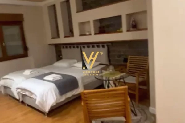 Shtepi ne shitje Apartament ne Tirane, 2+1, Mobilimi E mobiluar, Pagesa 360,000  Euro.