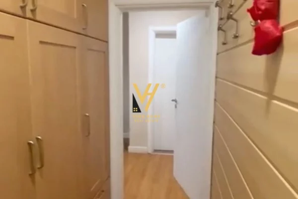 Shtepi ne shitje Apartament ne Tirane, 2+1, Mobilimi E mobiluar, Pagesa 360,000  Euro.