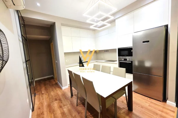 Shtepi ne shitje Vila Luksoze ne Tirane, 3+1, Mobilimi E mobiluar, Pagesa 490,000  Euro.