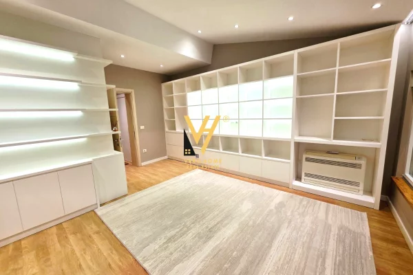 Shtepi ne shitje Vila Luksoze ne Tirane, 3+1, Mobilimi E mobiluar, Pagesa 490,000  Euro.