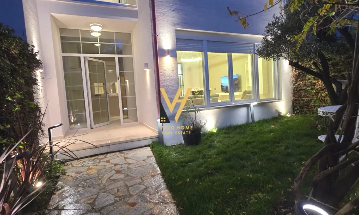 Shtepi ne shitje Vila Luksoze ne Tirane, 3+1, Mobilimi E mobiluar, Pagesa 490,000  Euro.