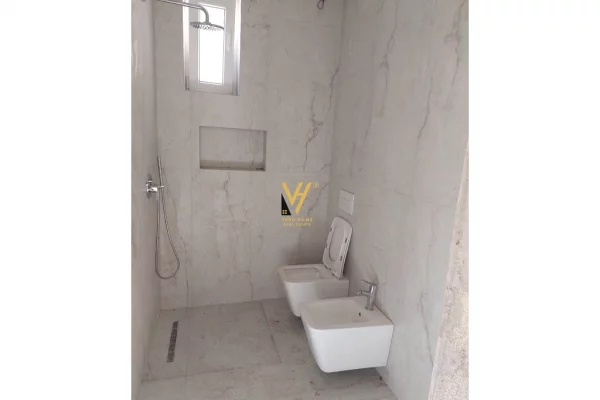 Shtepi me qera Vila Luksoze ne Tirane, 3+1, Mobilimi Bosh, pa mobiluar, Pagesa 2,000  Euro.