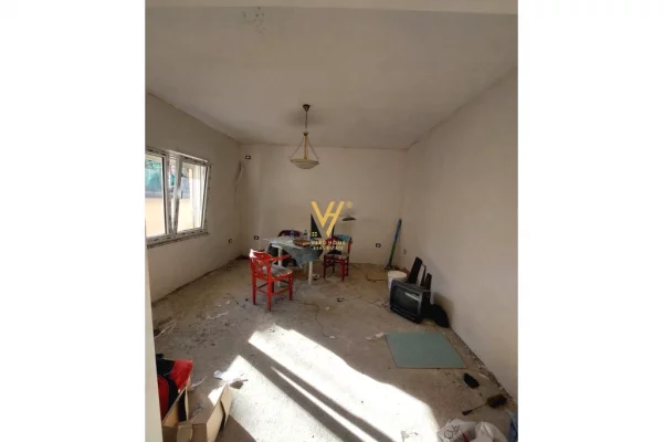 Shtepi me qera Vila Luksoze ne Tirane, 3+1, Mobilimi Bosh, pa mobiluar, Pagesa 2,000  Euro.