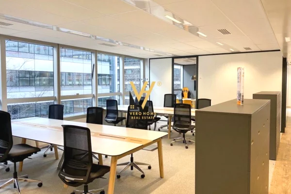 Ambient biznesi me qera 3+1 ne Tirane - 300,000 Leke