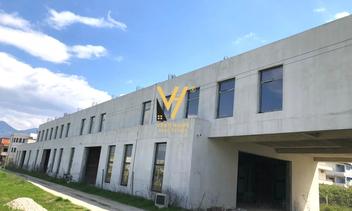 JEPET KAPANON 2.500 M2 ME QERA NE KAMEZ 8.000 EURO