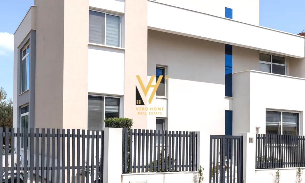 Shtepi ne shitje Vila Luksoze ne Tirane, 7+1, Mobilimi E mobiluar, Pagesa 780,000  Euro.