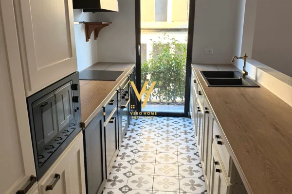 Shtepi me qera Apartament ne Tirane, 2+1, Mobilimi E mobiluar, Pagesa 1,300  Euro.