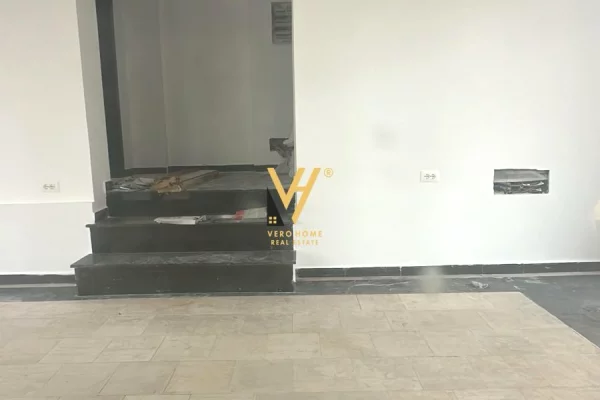 SHITET AMBIENT BIZNESI 65 M2 TE STACIONI I TRENIT 410.000 EURO