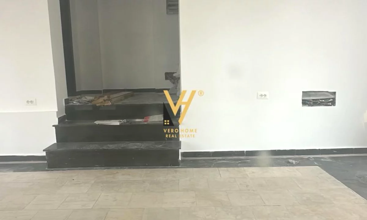 SHITET AMBIENT BIZNESI 65 M2 TE STACIONI I TRENIT 410.000 EURO