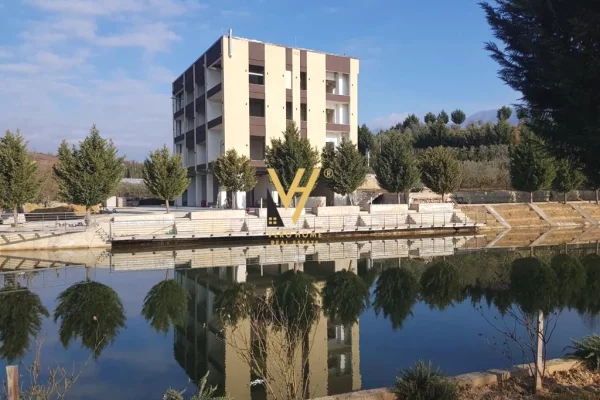 Ambient biznesi me qera 5+1 ne Tirane - 1,200,000 Leke