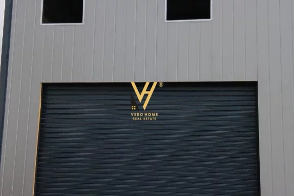 Ambient biznesi me qera 4+1 ne Tirane - 400,000 Leke