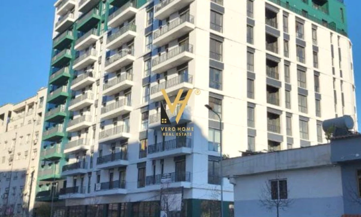 JEPET ZYRE 400 M2 ME QERA TE KOMUNA E PARISIT 10.000 EURO