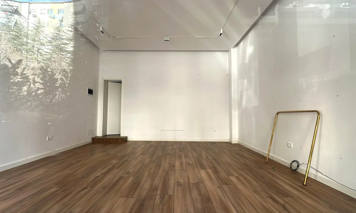 JEPET DYQAN 63 M2 ME QERA TE SQUARE 21 80.000 LEKE