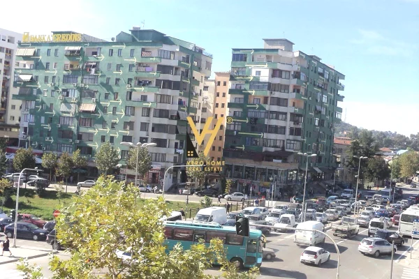 JEPET AMBIENT BIZNESI 210 M2 ME QERA TE PALLATI ME SHIGJETA 2.450 EURO