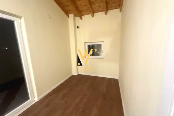 Villa di lusso in affitto a Tirana 5+1, Vuoto