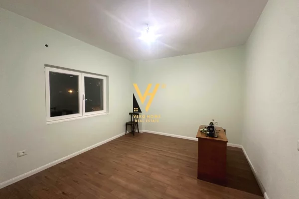 Villa di lusso in affitto a Tirana 5+1, Vuoto