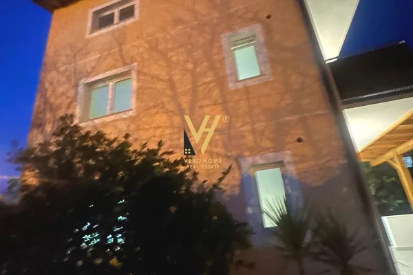 Casa in affitto 5+1 a Tirana - 110,000 Leke