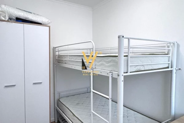 Shtepi ne shitje Apartament ne Tirane, 2+1, Mobilimi E mobiluar, Pagesa 139,800  Euro.