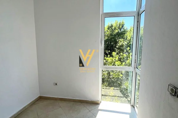 Shtepi ne shitje Apartament ne Tirane, 2+1, Mobilimi Bosh, pa mobiluar, Pagesa 350,000  Euro.