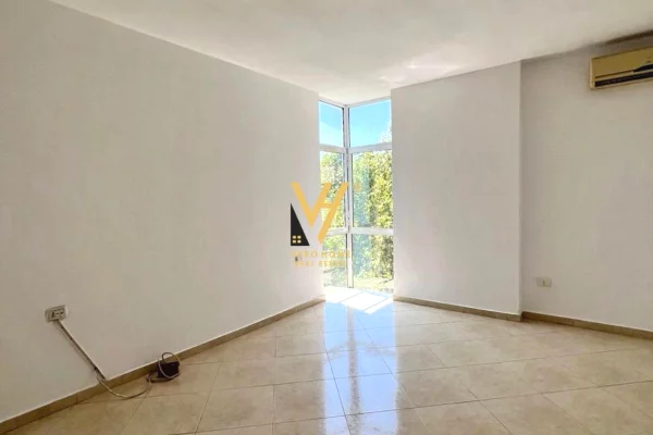 SHITET APARTAMENT 2+1+2+BLK TE ISH EKSPOZITA 350.000 EURO