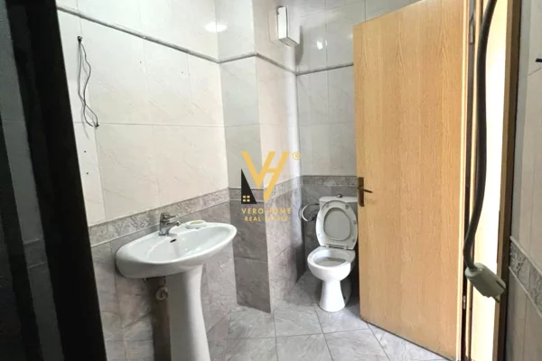 Shtepi ne shitje Apartament ne Tirane, 2+1, Mobilimi Bosh, pa mobiluar, Pagesa 350,000  Euro.