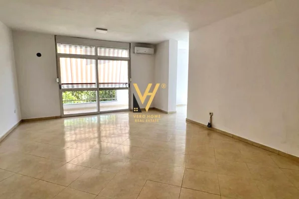 Shtepi ne shitje Apartament ne Tirane, 2+1, Mobilimi Bosh, pa mobiluar, Pagesa 350,000  Euro.