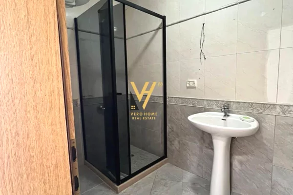 Shtepi ne shitje Apartament ne Tirane, 2+1, Mobilimi Bosh, pa mobiluar, Pagesa 350,000  Euro.