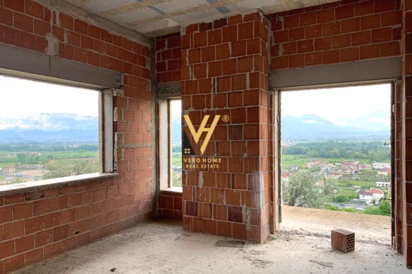 Shtepi ne shitje Vila Luksoze ne Tirane, 5+1, Mobilimi Bosh, pa mobiluar, Pagesa 500,000  Euro.