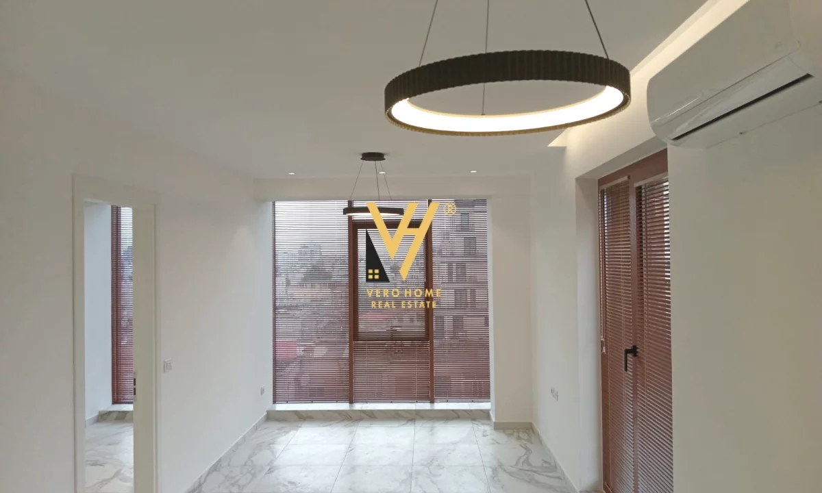 JEPET ZYRE 68 M2 ME QIRA TE RRUGA E KAVAJES 1.200 EURO