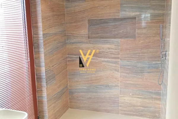 Ambient biznesi me qera 3+1 ne Tirane - 1,200 Euro