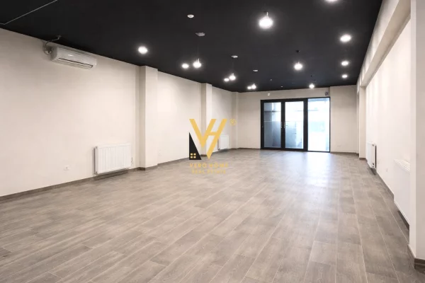 Ambient biznesi me qera 3+1 ne Tirane - 80,000 Leke