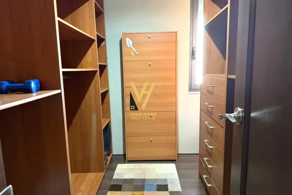 Shtepi ne shitje Apartament ne Tirane, 2+1, Mobilimi E mobiluar, Pagesa 14,100,000  Leke.