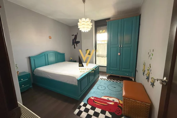 Shtepi ne shitje Apartament ne Tirane, 2+1, Mobilimi E mobiluar, Pagesa 14,100,000  Leke.