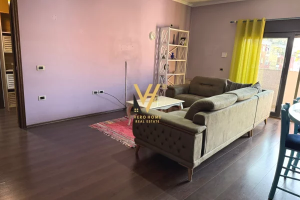 Shtepi ne shitje Apartament ne Tirane, 2+1, Mobilimi E mobiluar, Pagesa 14,100,000  Leke.