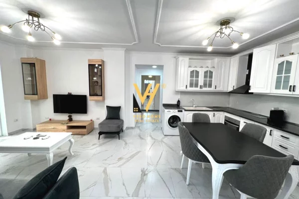 Appartamento in affitto a Tirana 2+1, Arredato